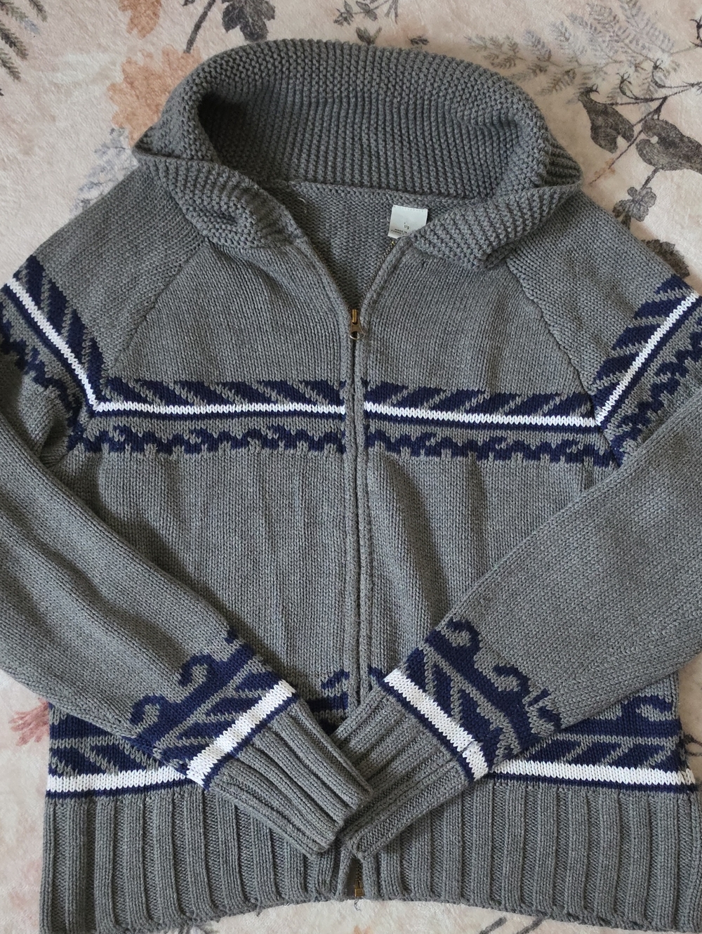 Canadian Gray Zip-Front Hooded Sweater with Navy & White Pattern